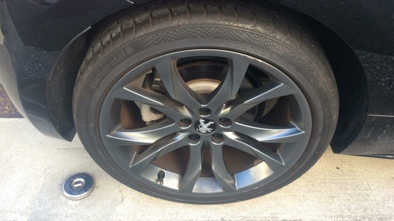 タイヤホイール前