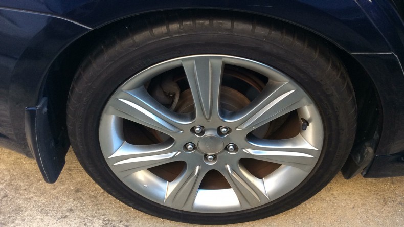 タイヤホイール前