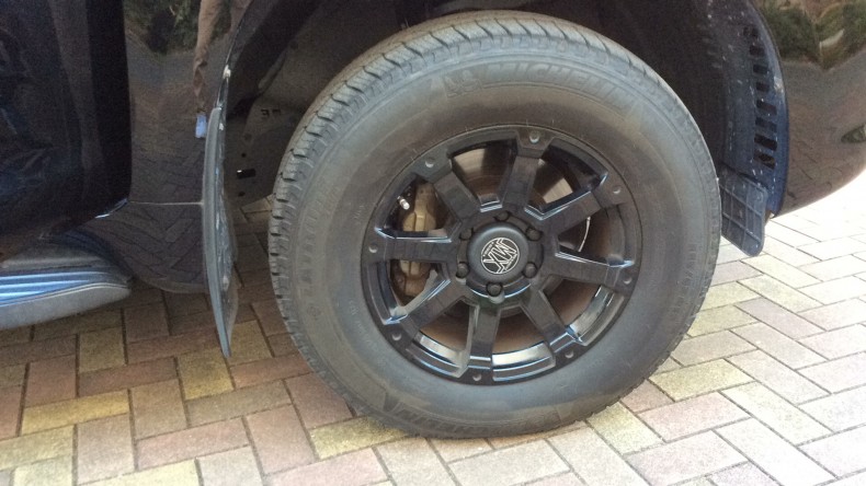 タイヤホイール前