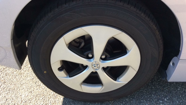 タイヤホイール前