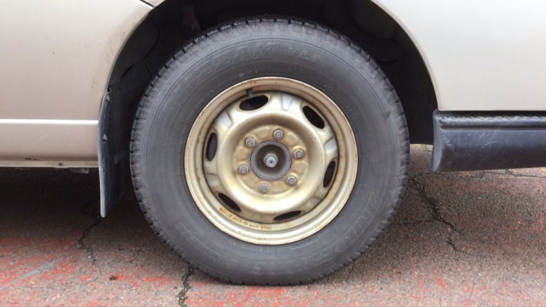 タイヤホイール前