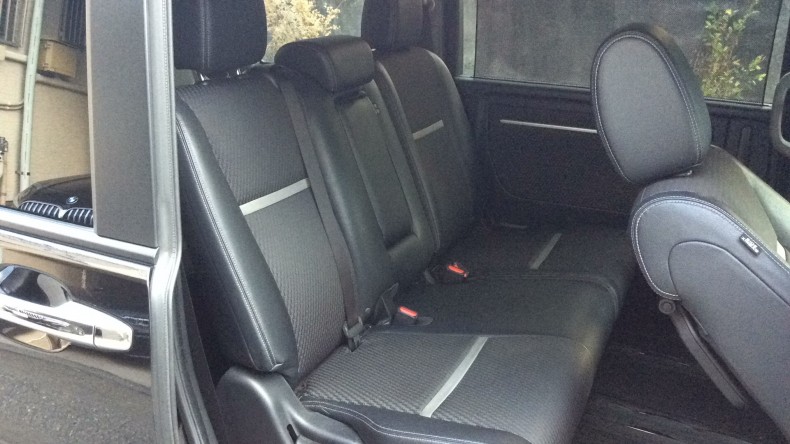 内装後方シート