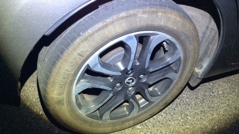 タイヤホイール前