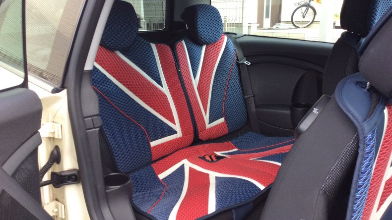 内装後方シート