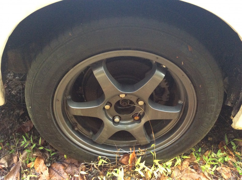 タイヤホイール前