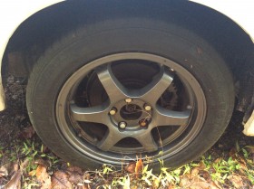 タイヤホイール前