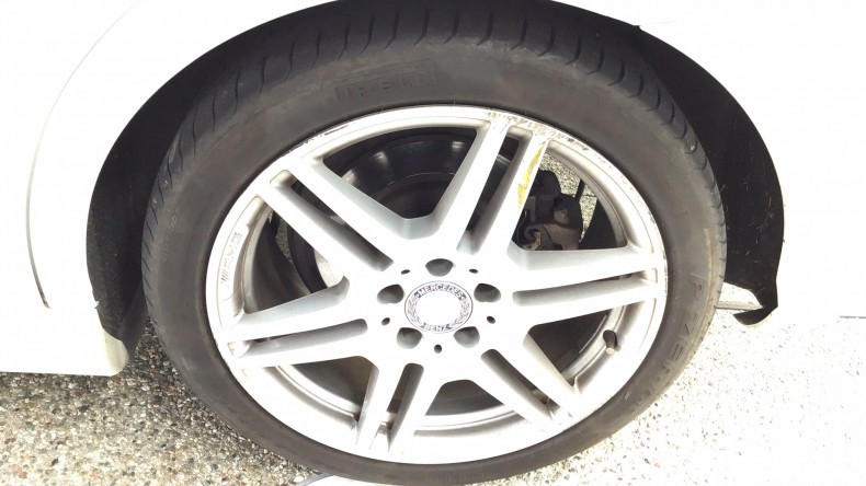 タイヤホイール前