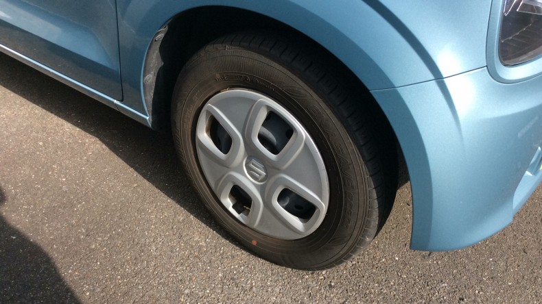 タイヤホイール前