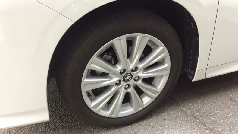 タイヤホイール前