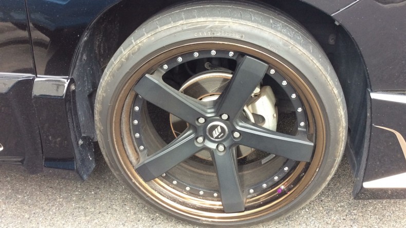 タイヤホイール前