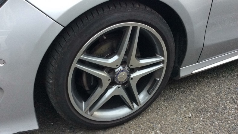 タイヤホイール前