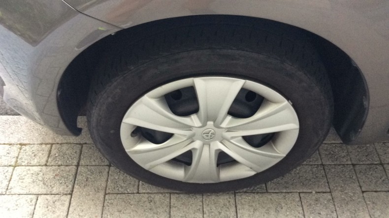 タイヤホイール前