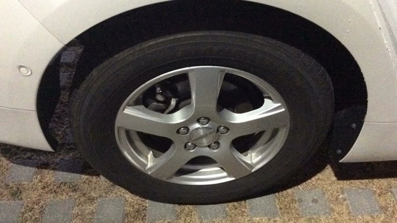 タイヤホイール前