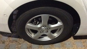 タイヤホイール前