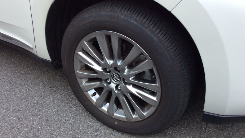 タイヤホイール前