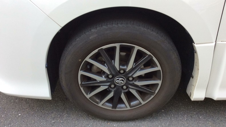 タイヤホイール前