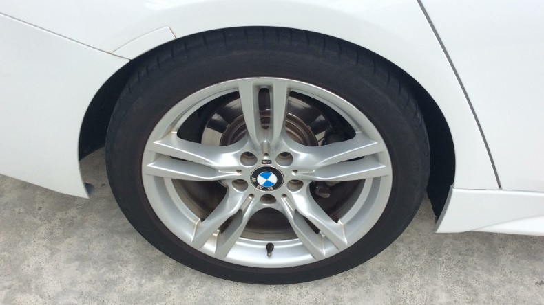 タイヤホイール前