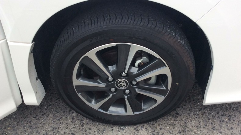 タイヤホイール前