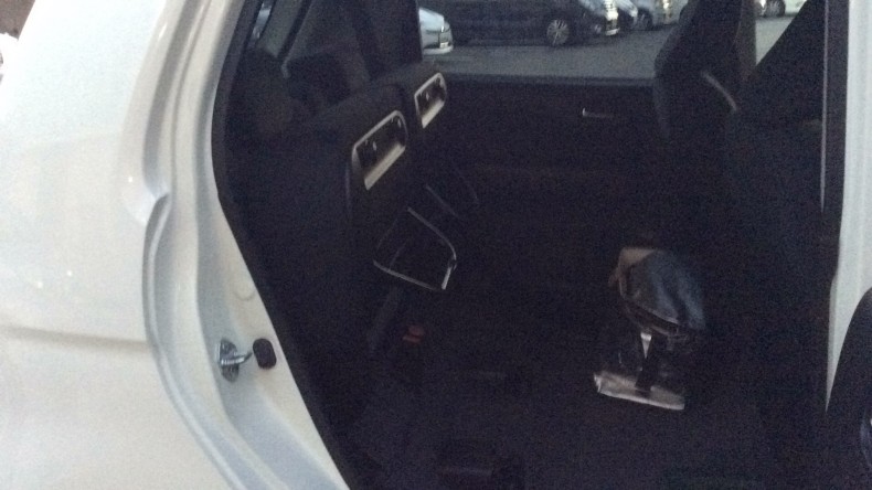 内装後方シート