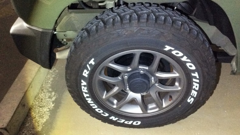 タイヤホイール前