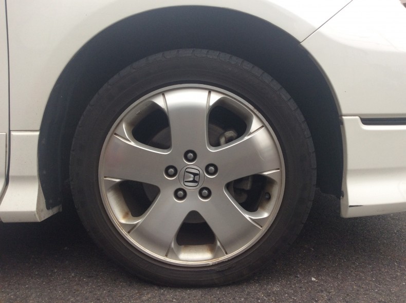 タイヤホイール前