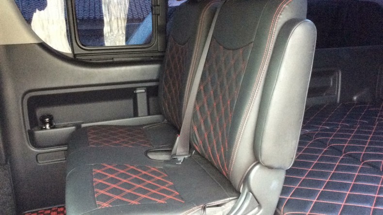 内装後方シート