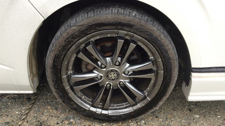 タイヤホイール前