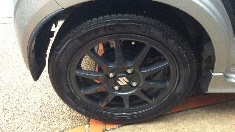 タイヤホイール前