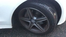 タイヤホイール前