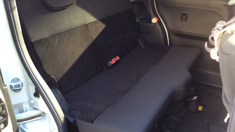 内装後方シート