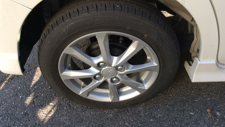 タイヤホイール前