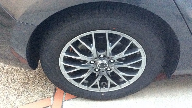 タイヤホイール前