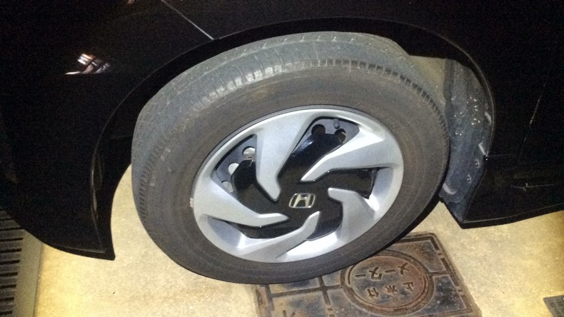 タイヤホイール前