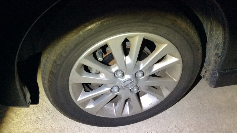 タイヤホイール前