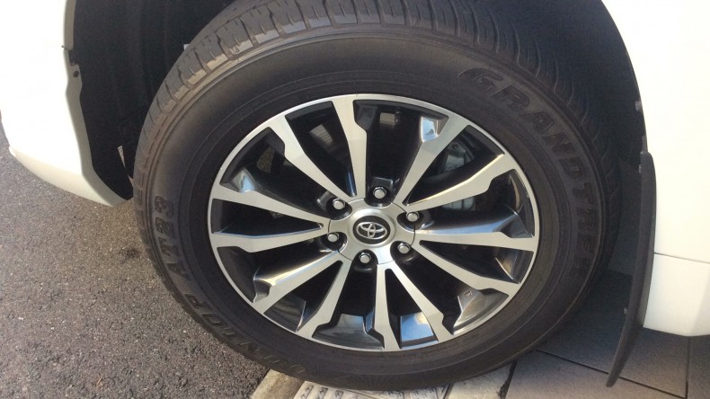 タイヤホイール前