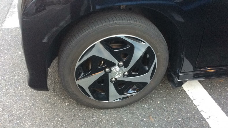 タイヤホイール前