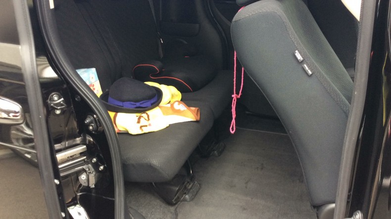 内装後方シート