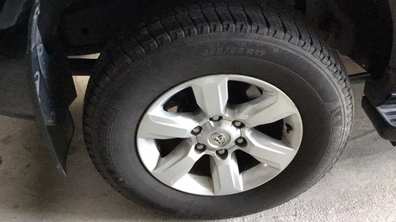 タイヤホイール前