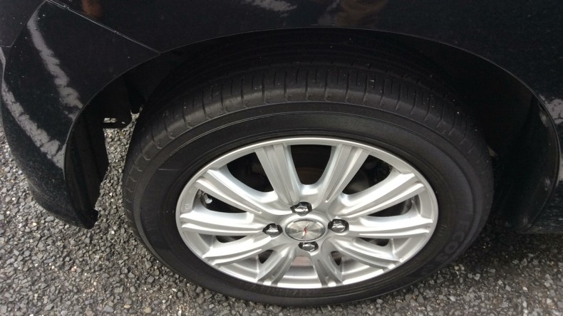 タイヤホイール前