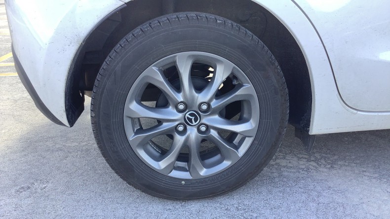 タイヤホイール前