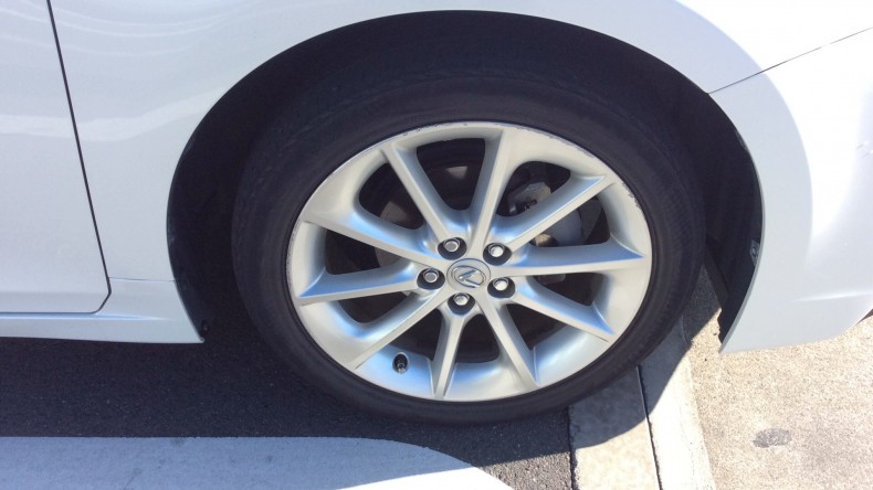 タイヤホイール前