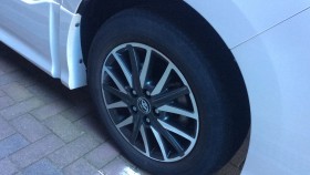 タイヤホイール前