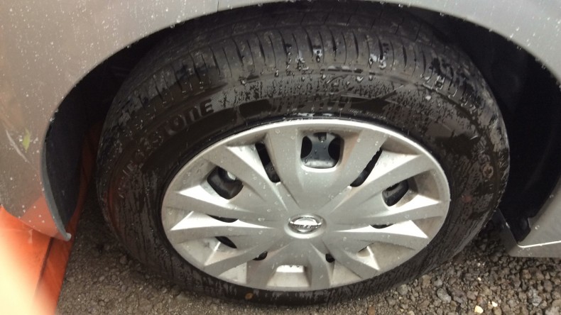 タイヤホイール前