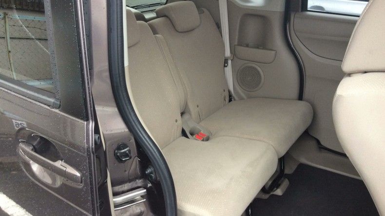 内装後方シート