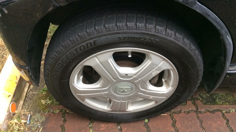 タイヤホイール前