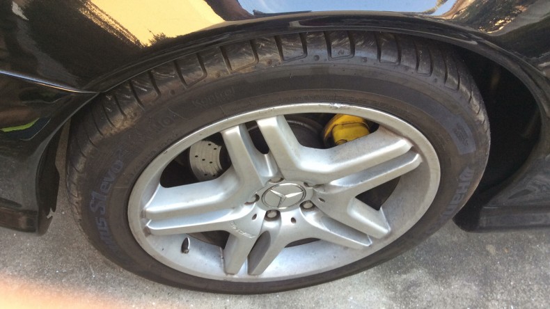 タイヤホイール前