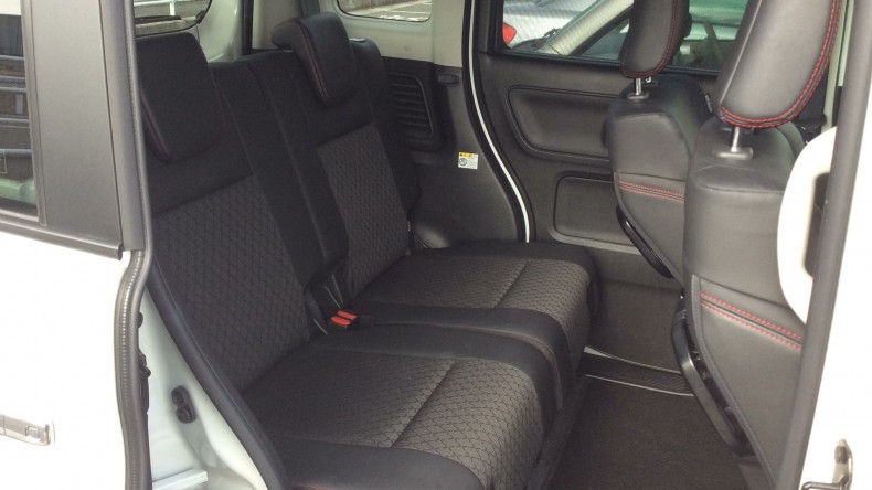 内装後方シート