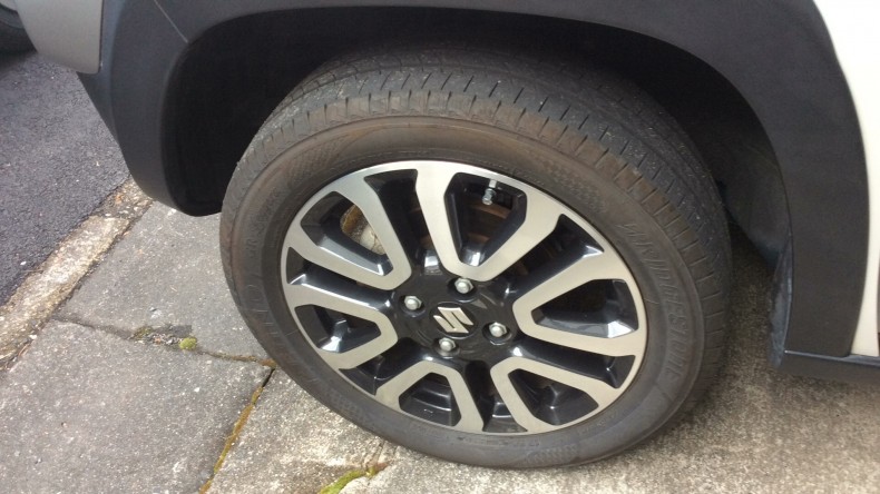 タイヤホイール前