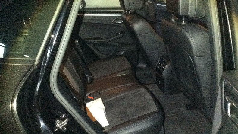 内装後方シート