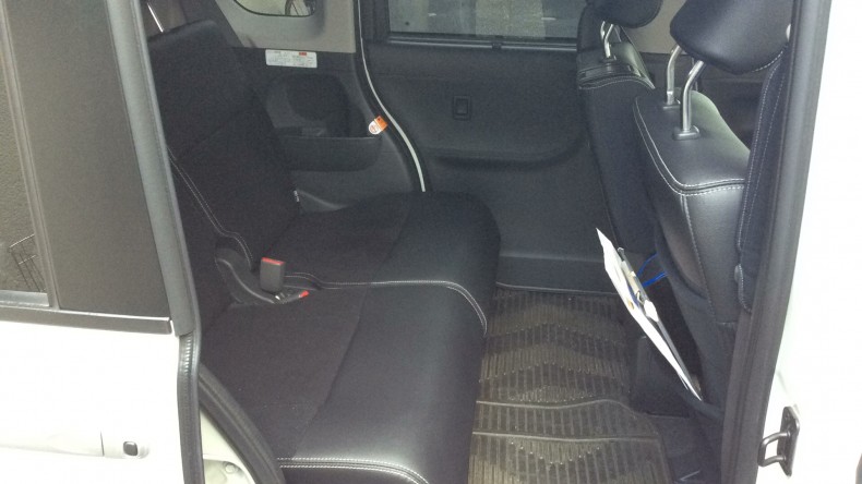 内装後方シート